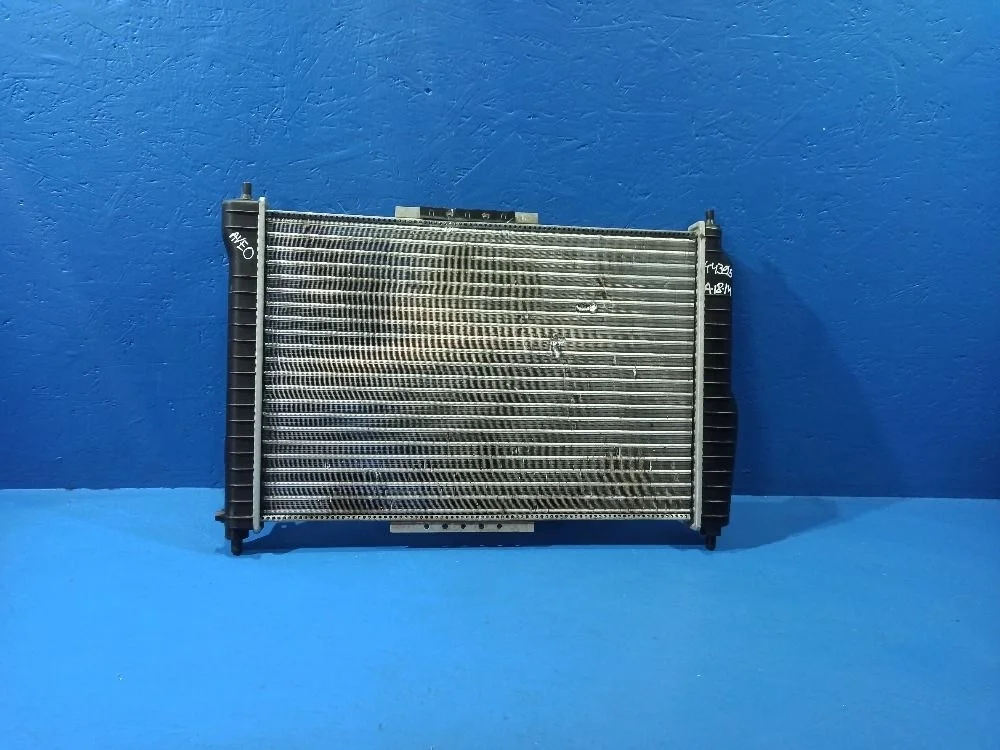 Радиатор охлаждения Chevrolet Aveo T250 95227753 б.у