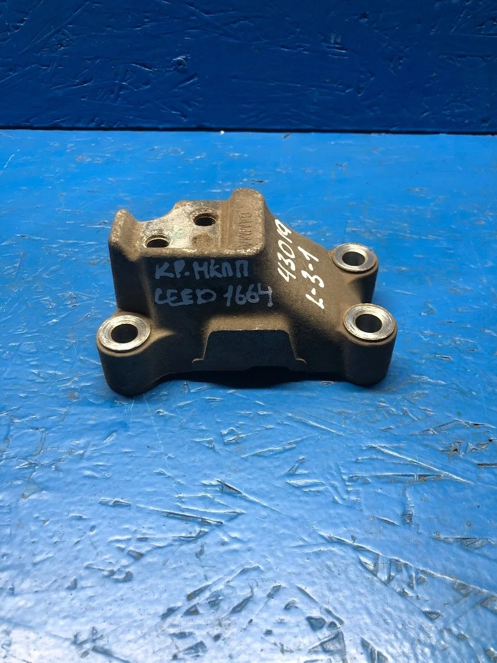 Кронштейн кпп левый KIA Ceed (ED) 2006- 2012 б.у