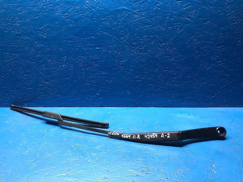 Поводок стеклоочестителя правый Kia Ceed ED 1 б.у