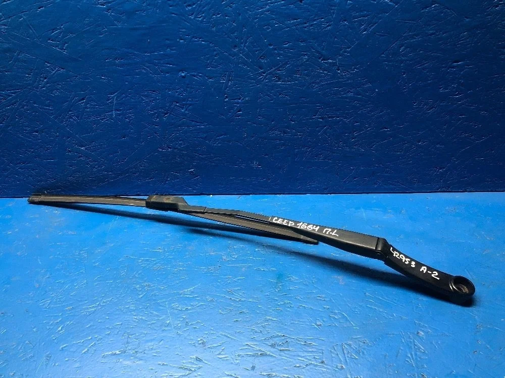 Поводок дворника передний левый Kia Ceed ED 2007-2012 б.у