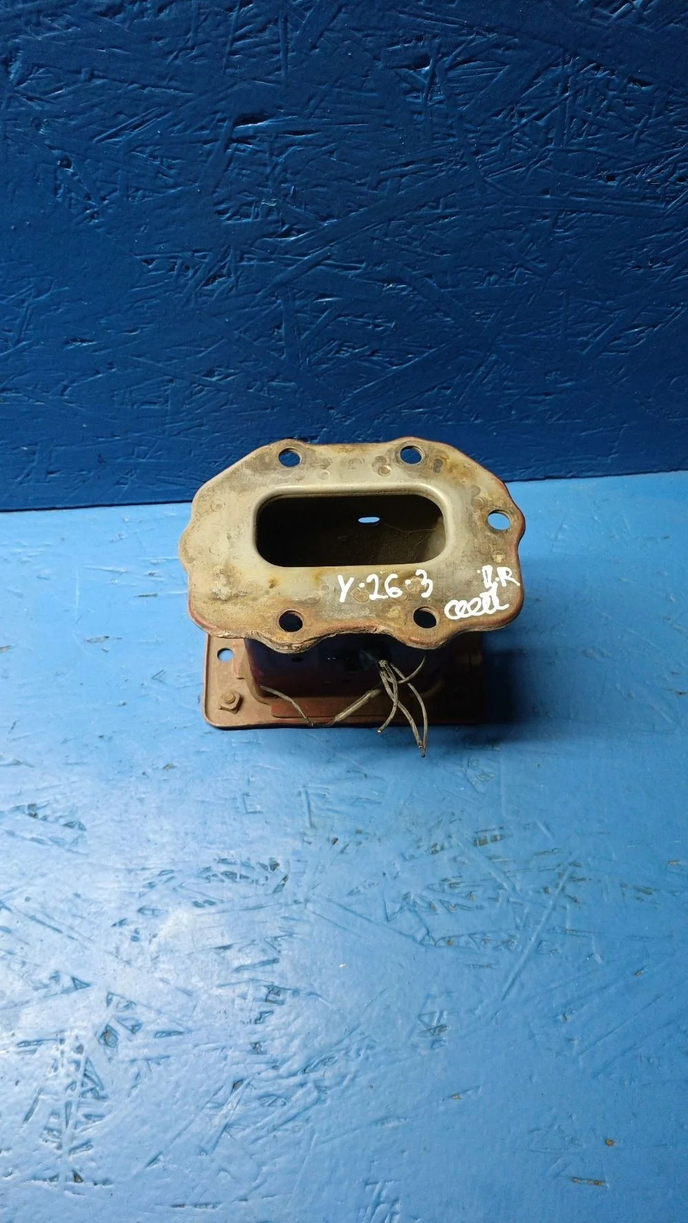 Кронштейн усилителя переднего бампера правый Kia Ceed ED (2006—2010) б.у