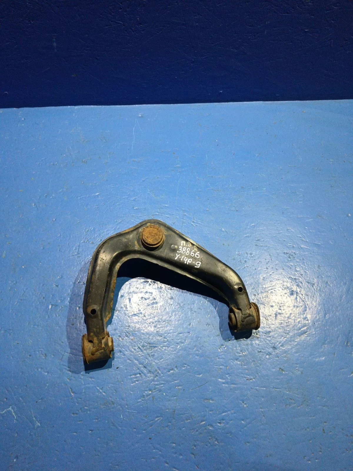 Рычаг передний правый верхний Nissan Pathfinder III (2004—2010) б.у