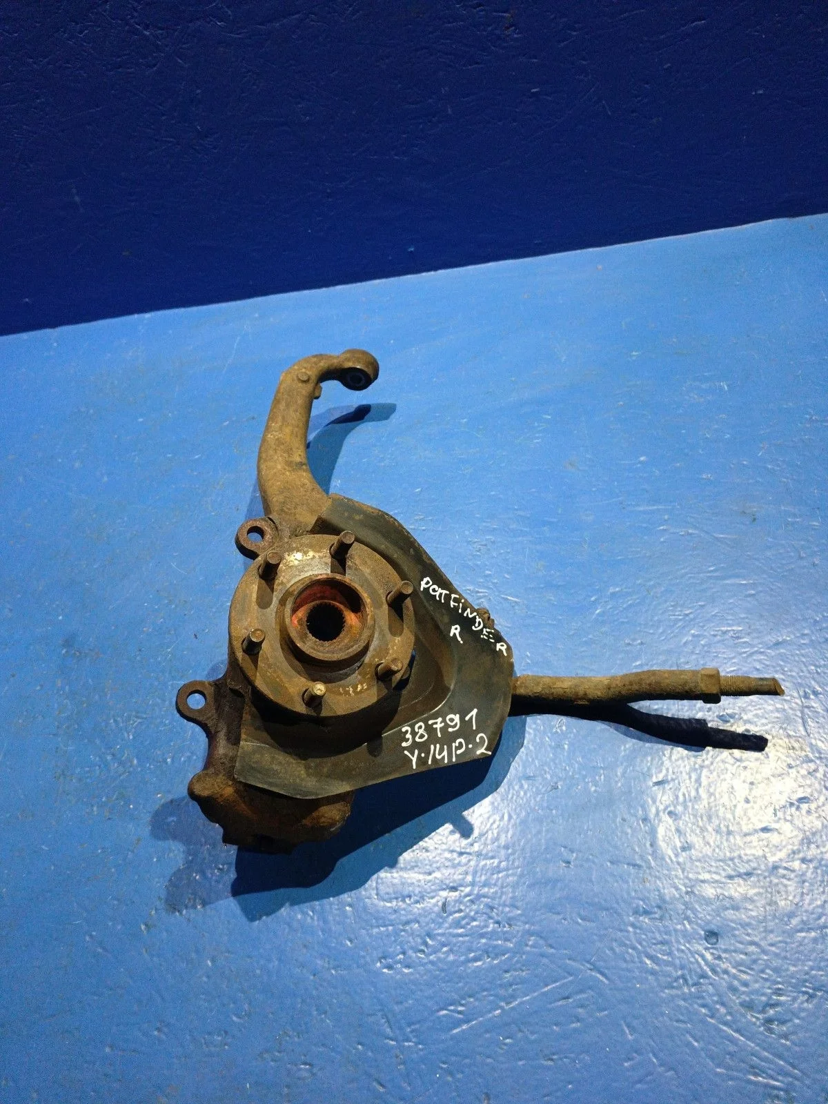 Кулак поворотный правый Nissan Pathfinder III (2004—2010) б.у