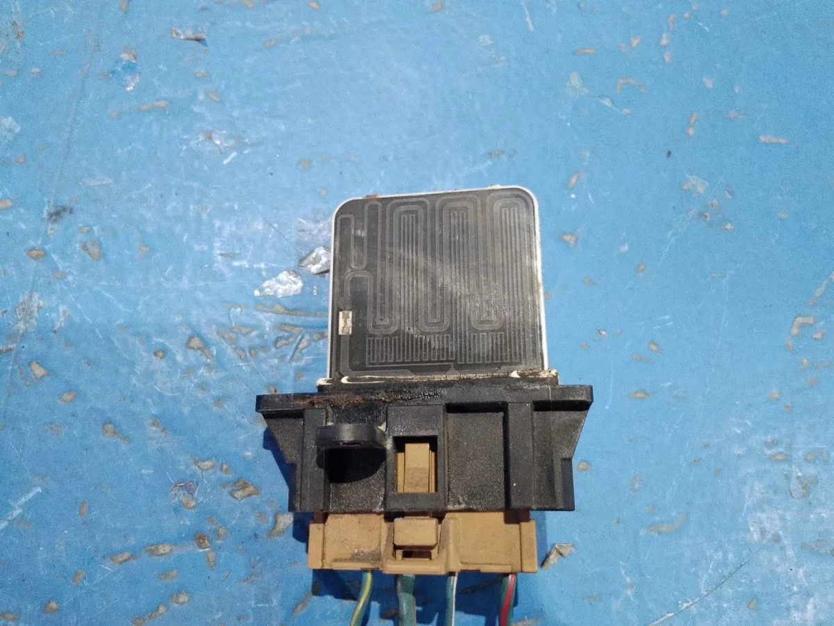 Резистор отопителя ( реостат,ёжик печки ) Nissan Almera N16 рестайлинг (2002—2006) б.у