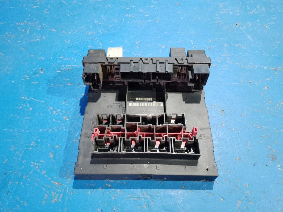 Блок электронный Audi A3 8P рестайлинг (2004—2008) б.у