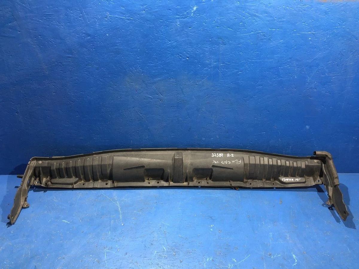 Жабо (планка под лобовое) Renault Fluence I (2009—2013) б.у