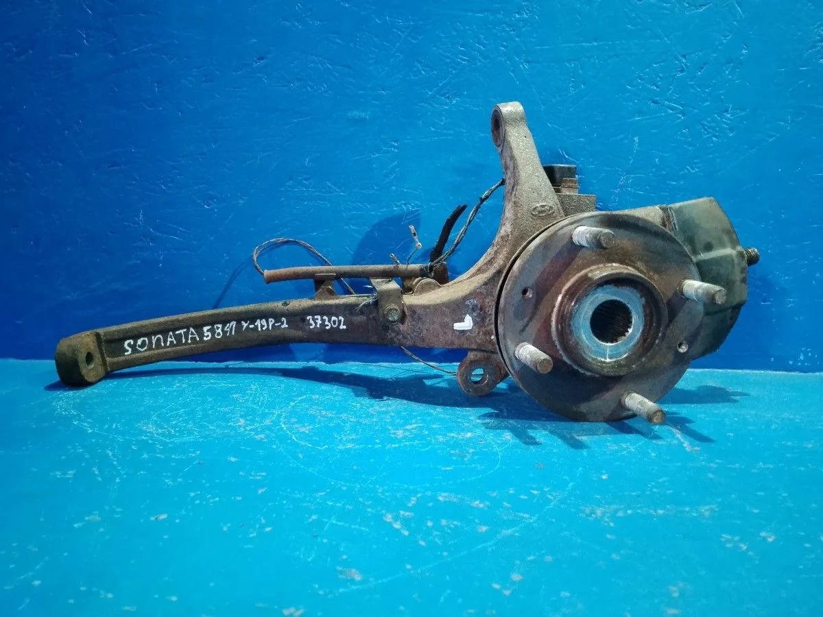 Кулак поворотный левый Hyundai Sonata IV рестайлинг (2001—2012) б.у