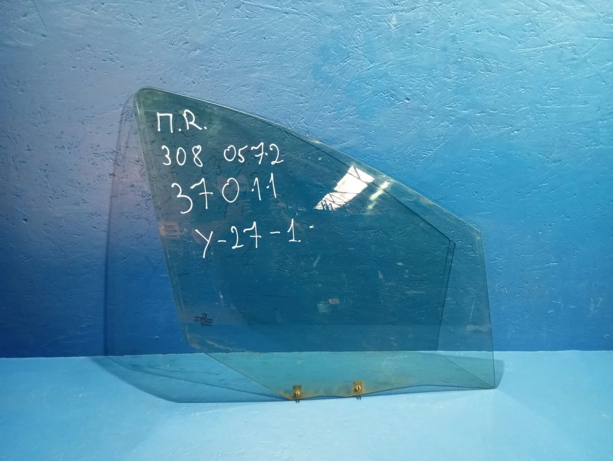 Стекло двери передней правой Peugeot 308 I (2007—2011) б.у