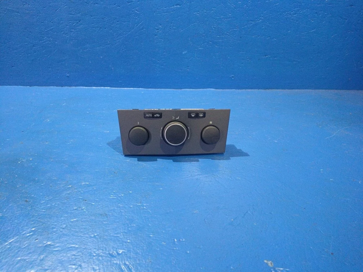 Блок управления отопителем Opel Astra GTC H (2004—2007) б.у