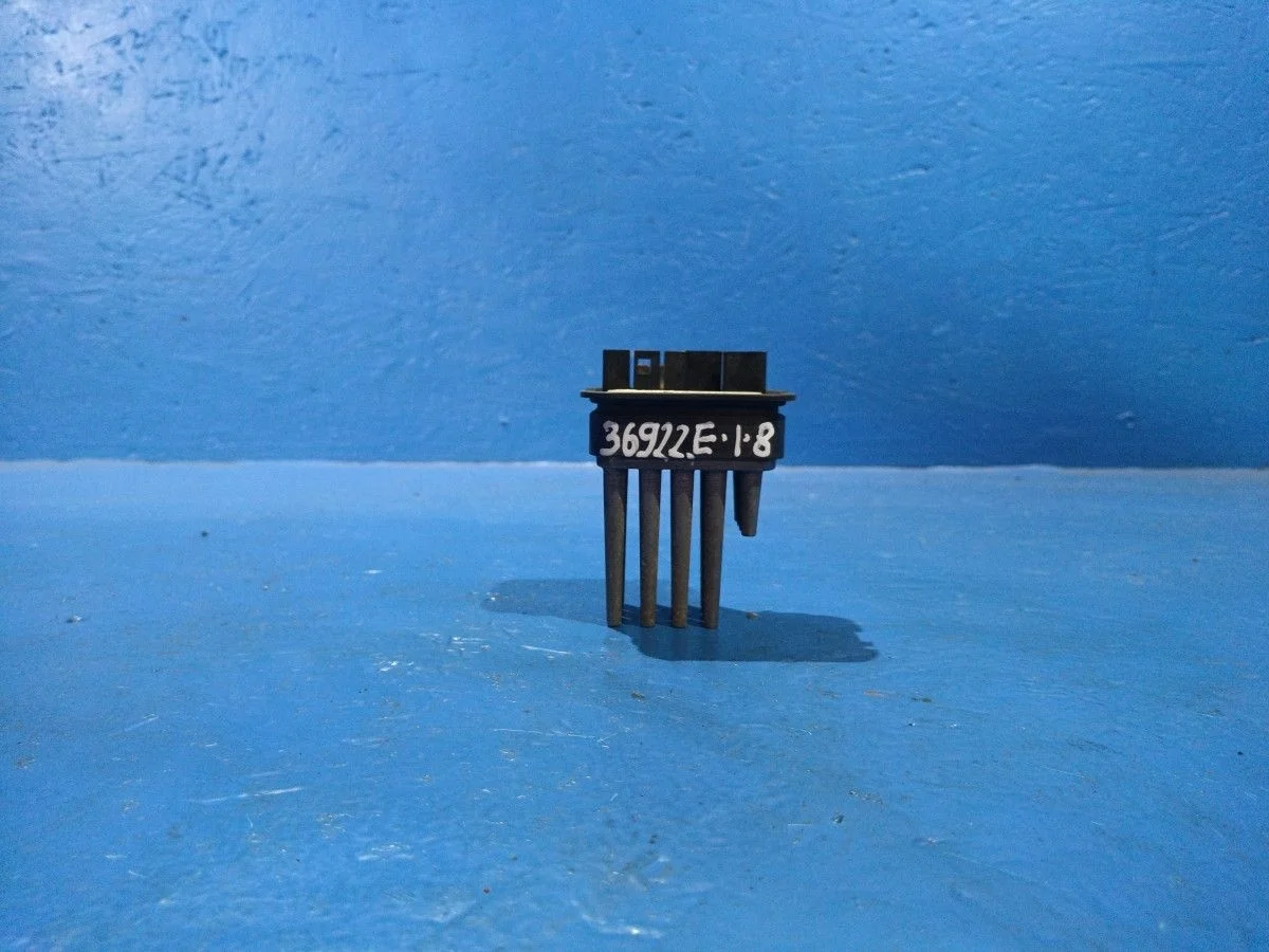 Резистор отопителя ( реостат,ёжик печки ) Opel Astra GTC H (2004—2007) б.у