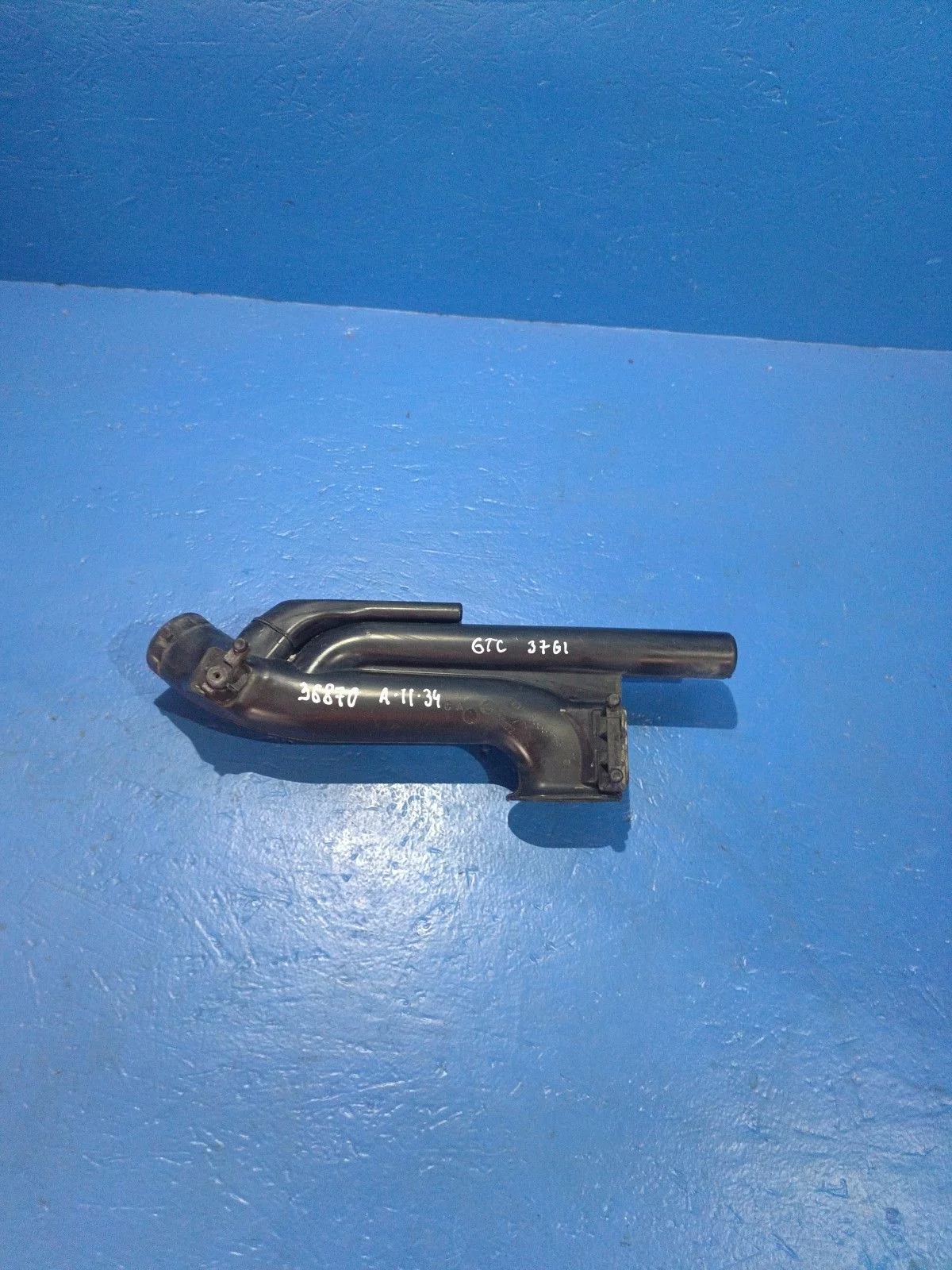 Патрубок воздушный Opel Astra GTC H (2004—2007) б.у