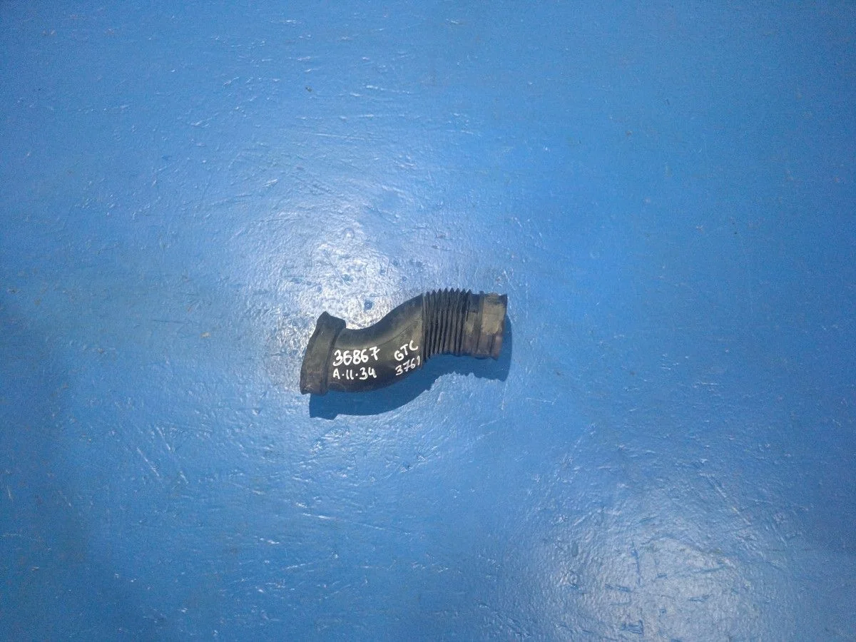 Патрубок воздушный Opel Astra GTC H (2004—2007) б.у