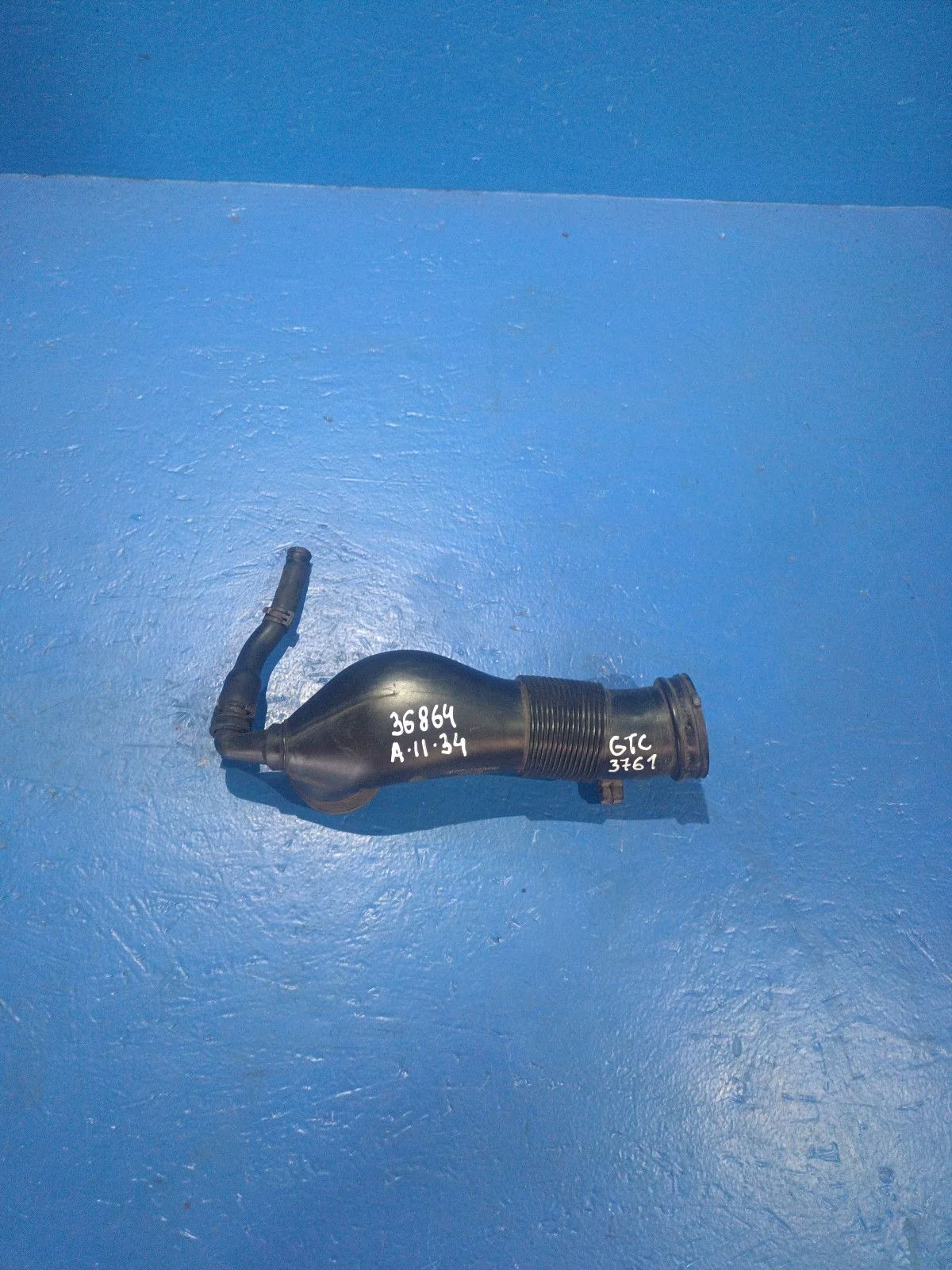 Патрубок воздушный Opel Astra GTC H (2004—2007) б.у