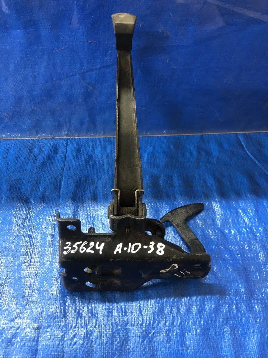 Замок капота Audi A4 B6 (2000—2006) б.у