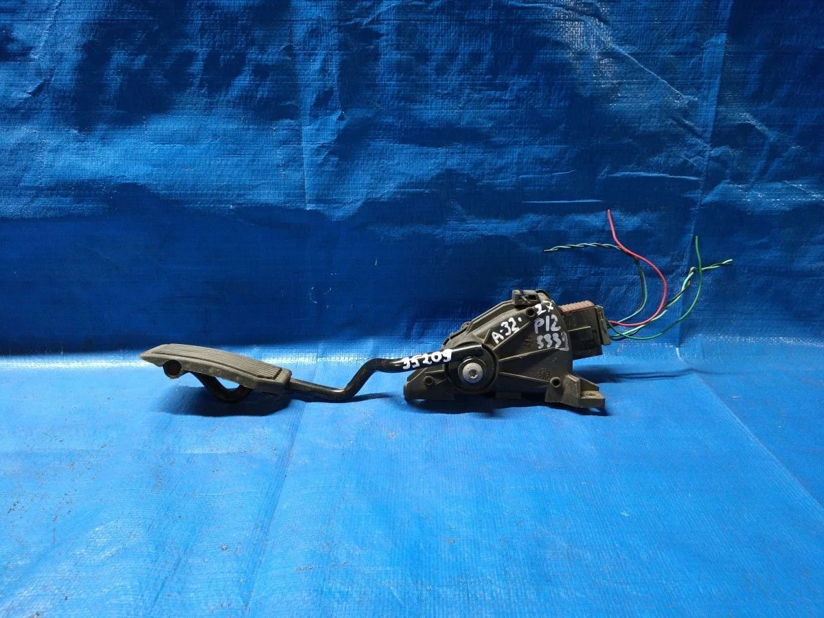 Педаль акселератора (датчик положения педали газа) Nissan Primera P12 (2001—2008) б.у