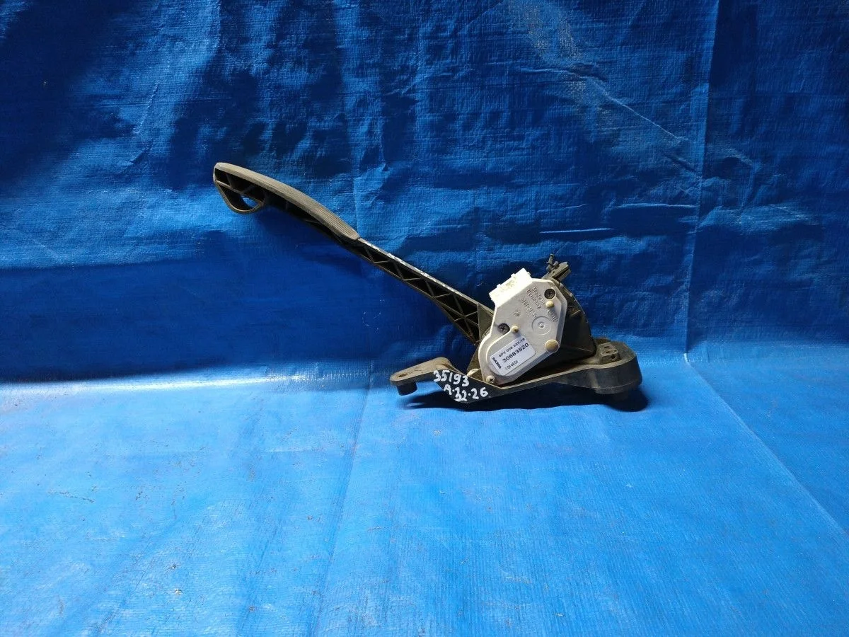 Педаль акселератора (датчик положения педали газа) Volvo XC90 I (2002—2006) б.у