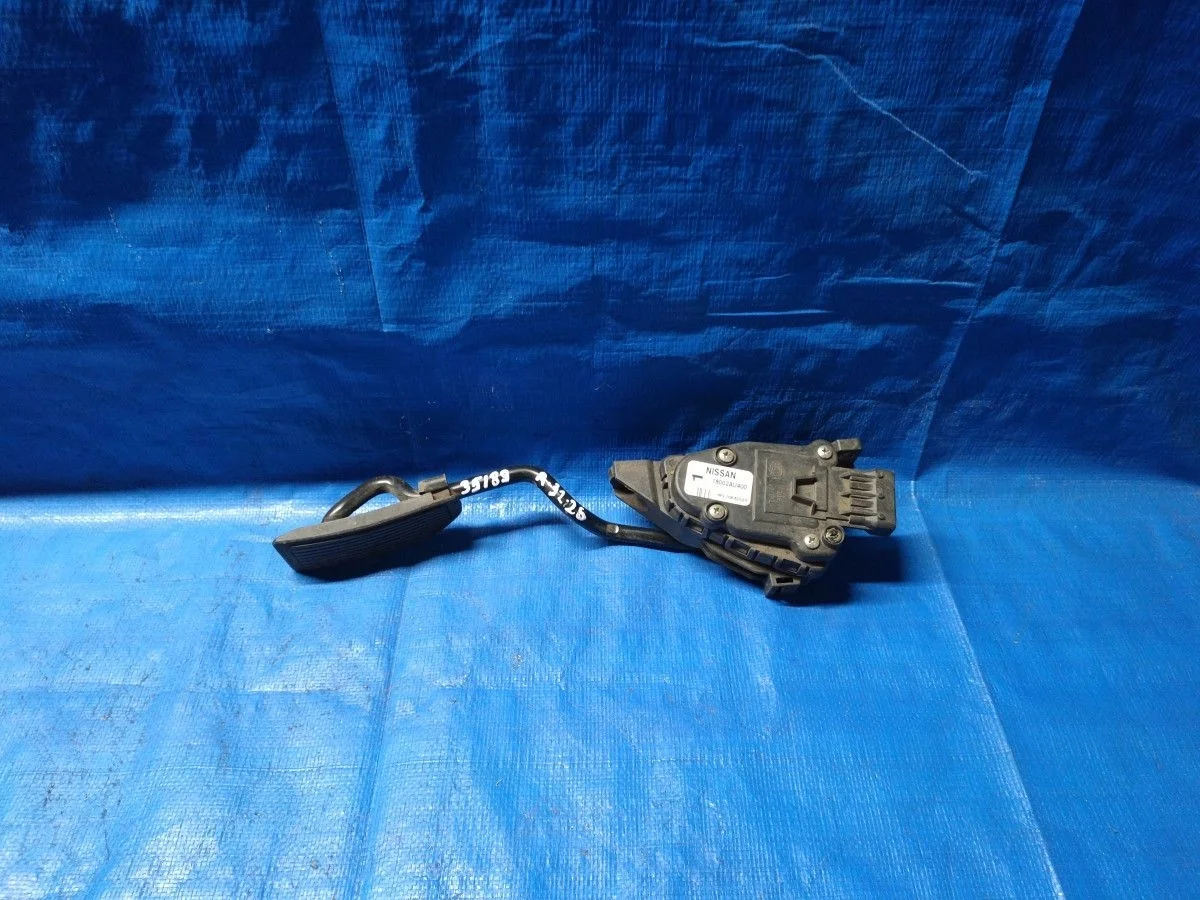 Педаль акселератора (датчик положения педали газа) Nissan Primera P12 (2001—2008) б.у