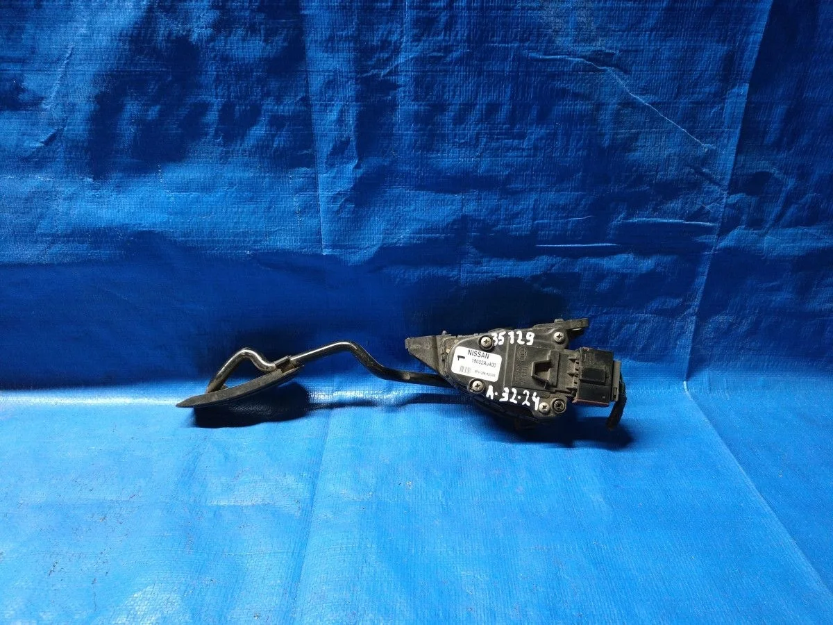 Педаль акселератора (датчик положения педали газа) Nissan Primera P12 (2001—2008) б.у