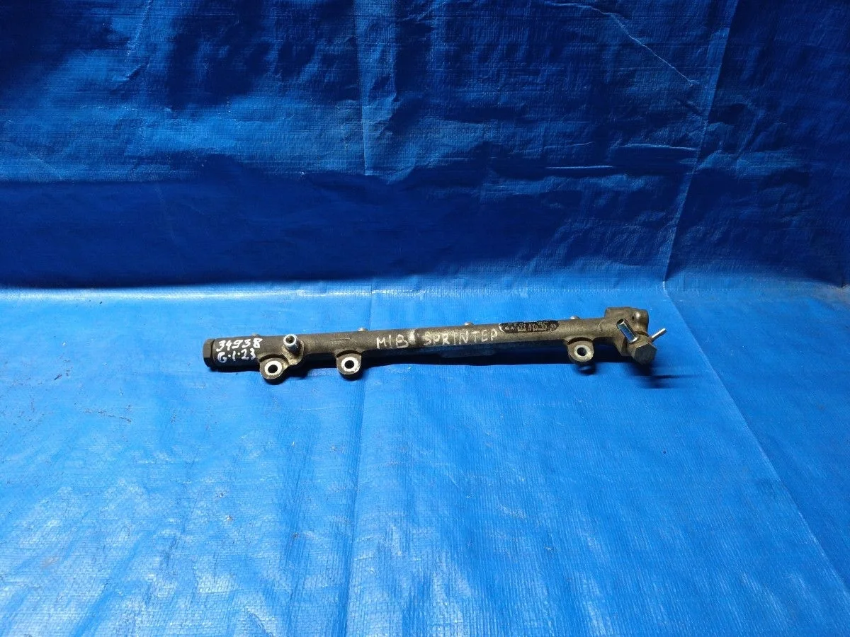 Рейка топливная (рампа) Mercedes-Benz Vito W638 (1996—2003) б.у