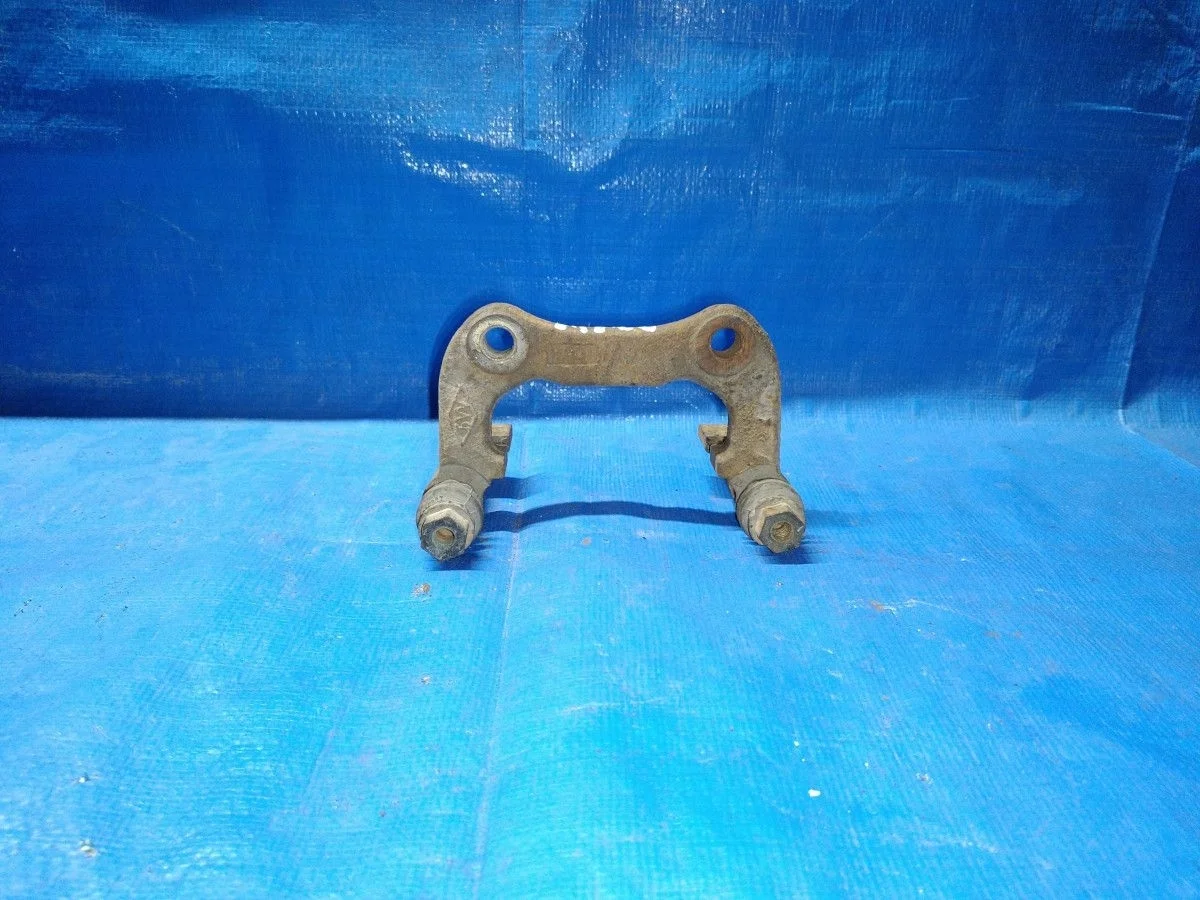 Скоба суппорта заднего Audi A4 B6 (2000—2006) б.у