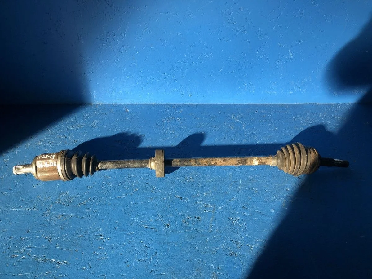 Для Almera Classic 1,6 мкпп привод правый б.у