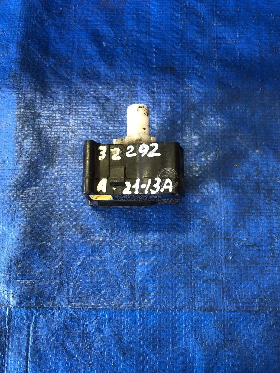 Электропривод заслонки отопителя Audi A8 D2 (1994—1999) б.у