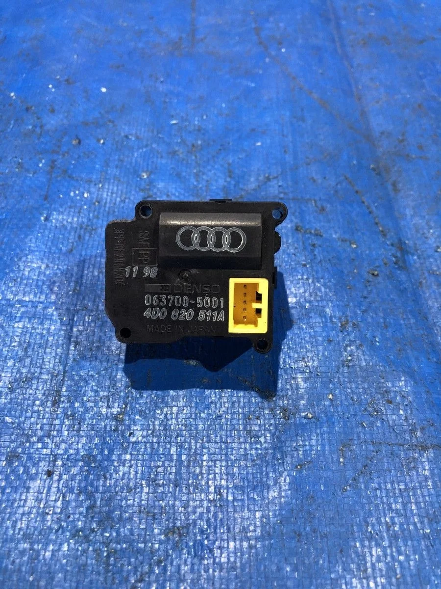 Электропривод заслонки отопителя Audi A8 D2 рестайлинг (1999—2002) б.у