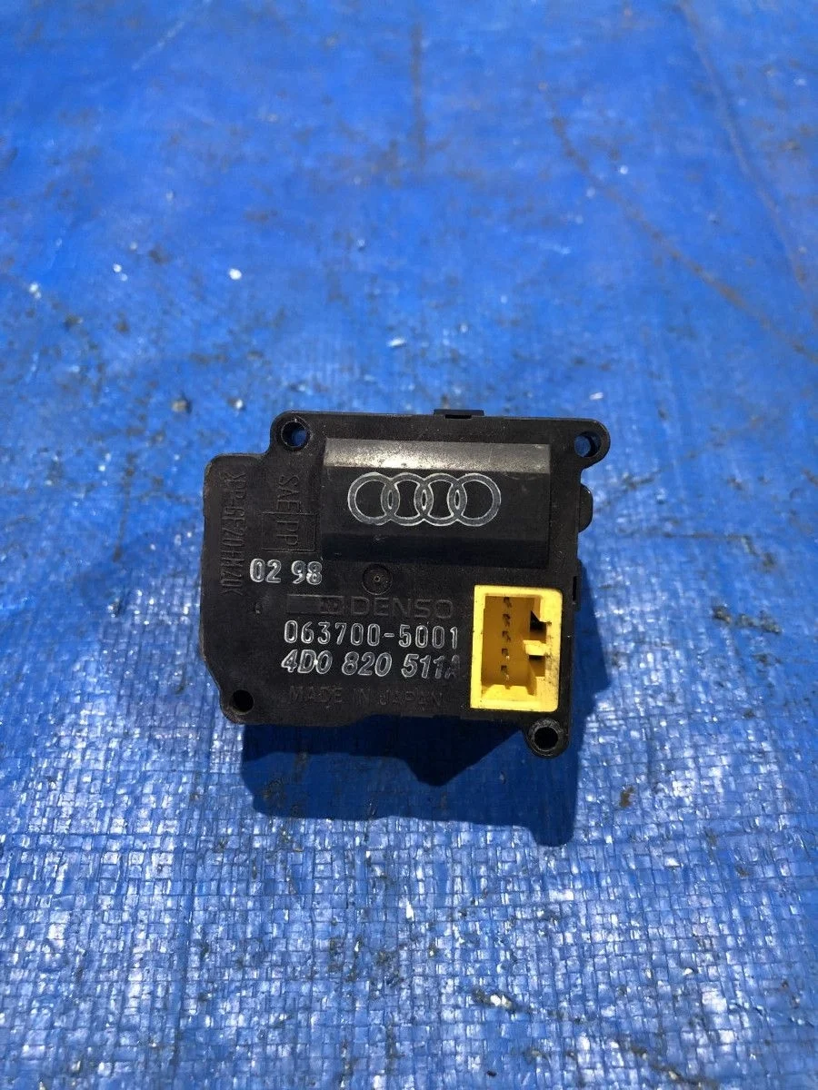 Электропривод заслонки отопителя Audi A8 D2 рестайлинг (1999—2002) б.у