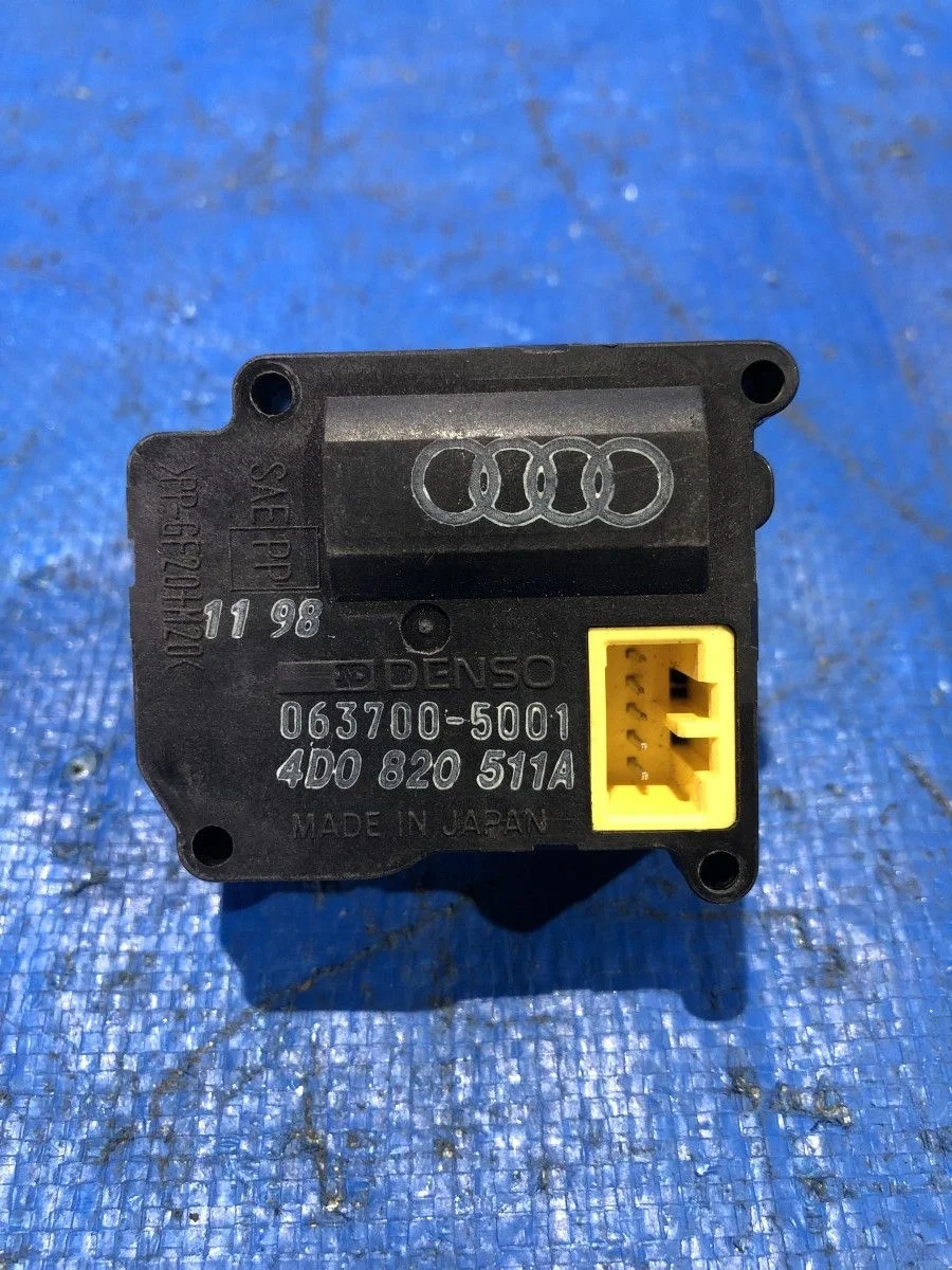 Электропривод заслонки отопителя Audi A8 D2 рестайлинг (1999—2002) б.у