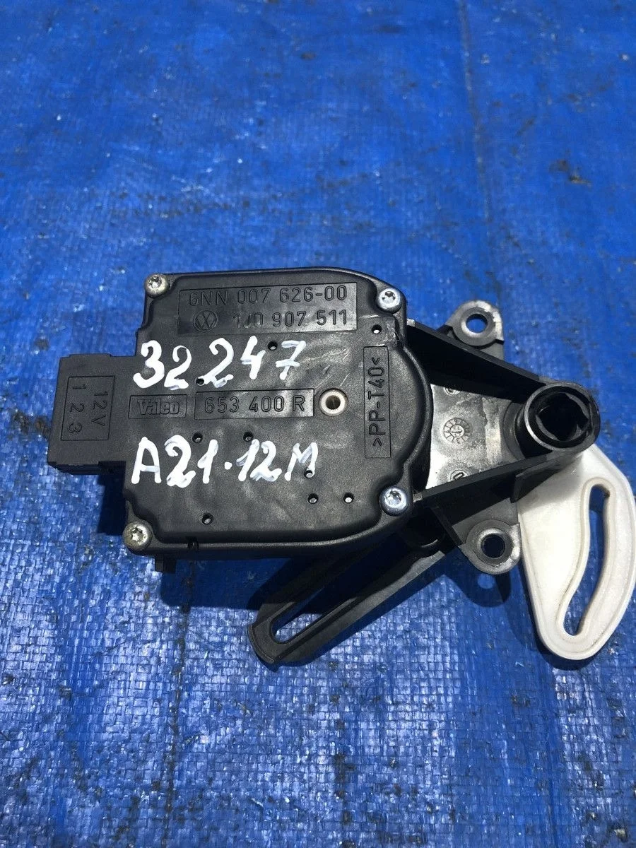 Электропривод заслонки отопителя Volkswagen Passat B5 (1996—2001) б.у