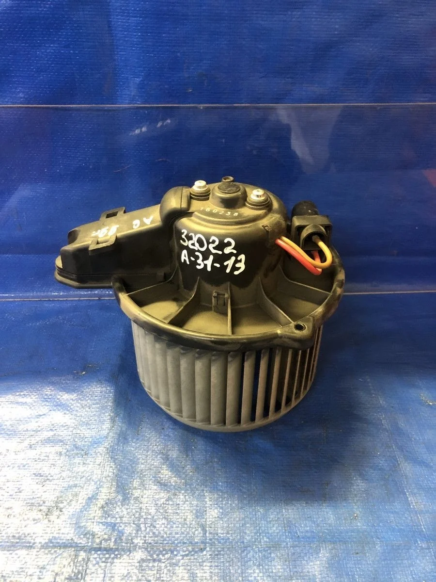 Двигатель отопителя (моторчик печки) Audi A6 C5 (1997—2001) б.у