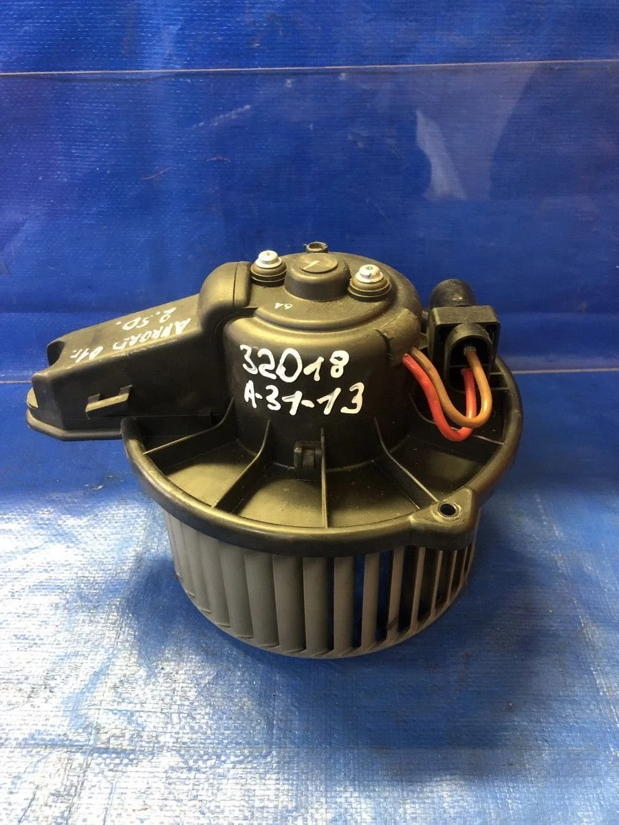 Двигатель отопителя (моторчик печки) Audi A6 Allroad Quattro C5 (2000—2006) б.у