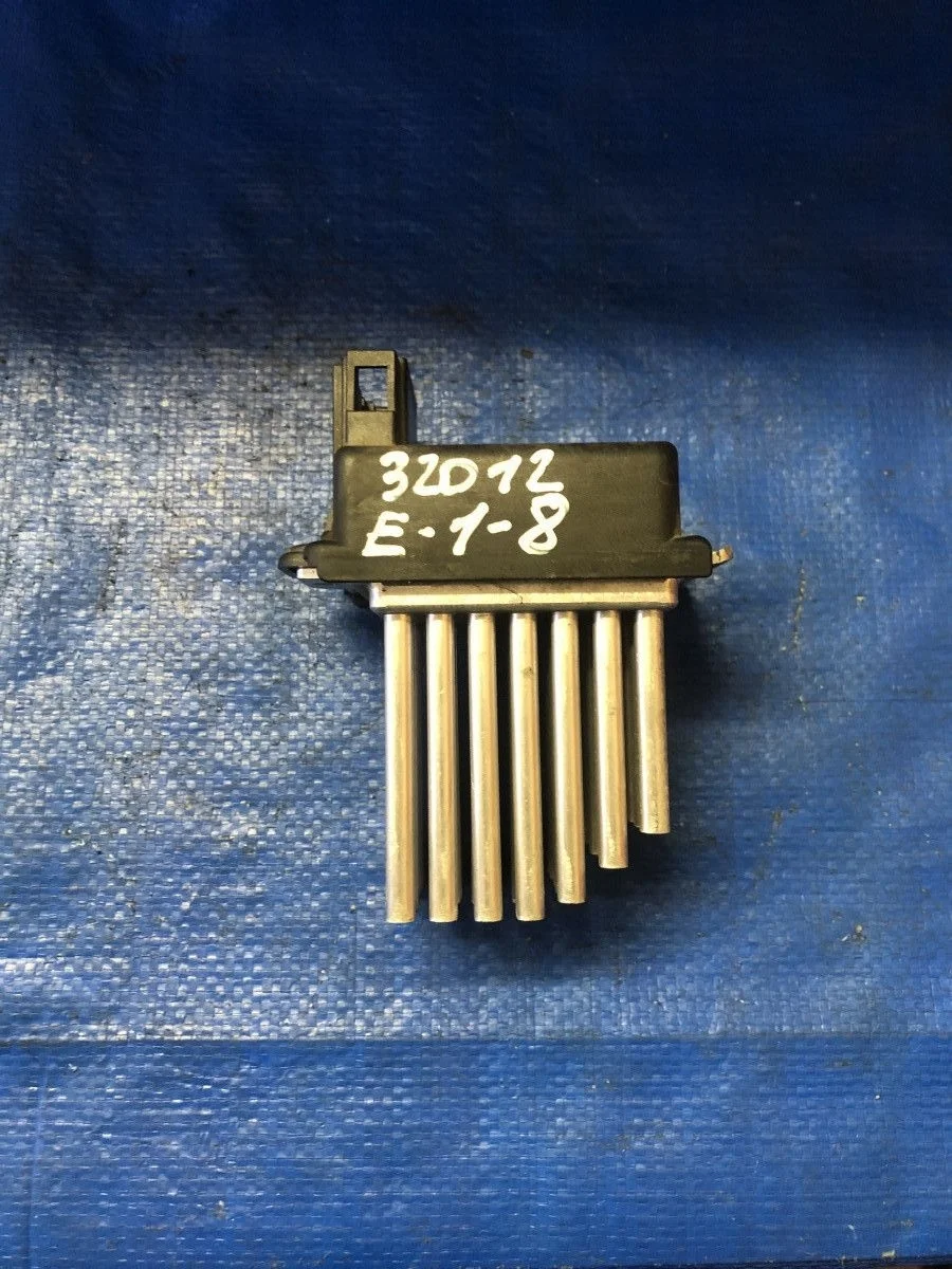 Резистор отопителя ( реостат,ёжик печки ) Audi A6 C5 (1997—2001) б.у