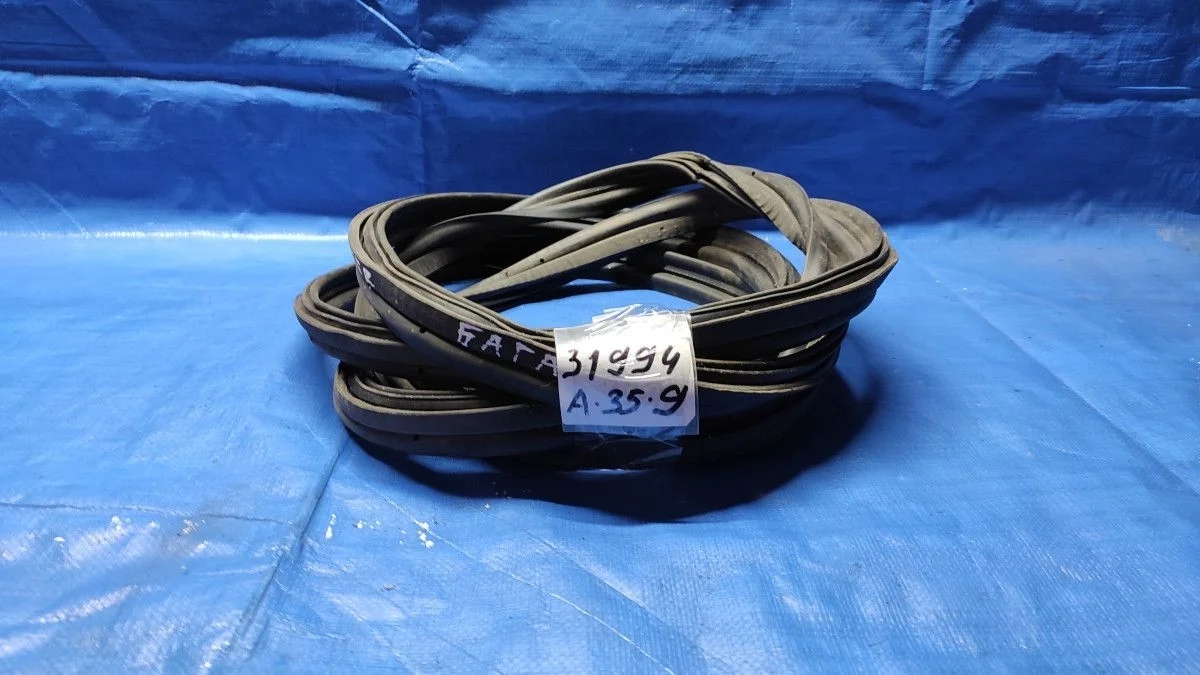 Уплотнитель багажника Mitsubishi Outlander III рестайлинг 3 (2018—2025) б.у