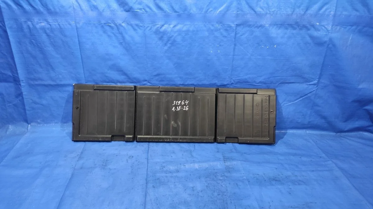 Крышка ящика для инструментов Mitsubishi Outlander III рестайлинг 3 (2018—2025) б.у