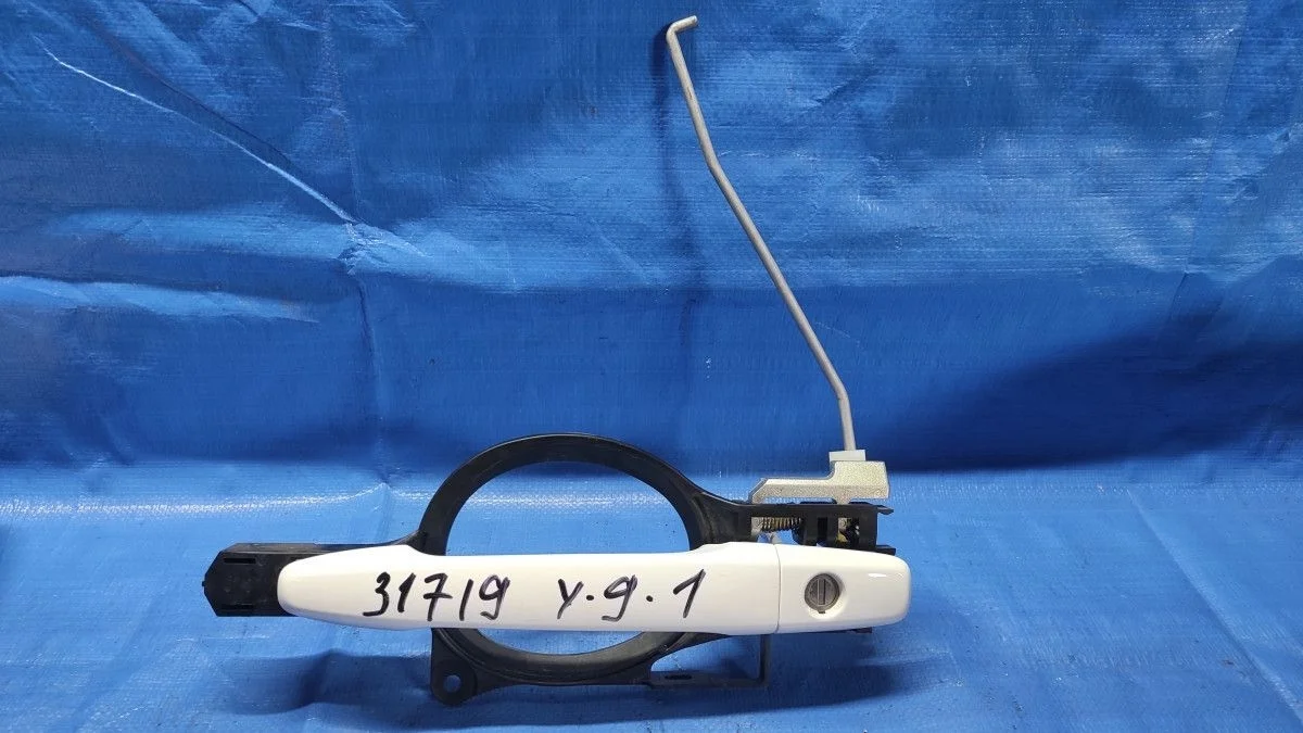 Ручка двери передней наружная левая Mitsubishi Outlander III рестайлинг 3 (2018—2025) б.у