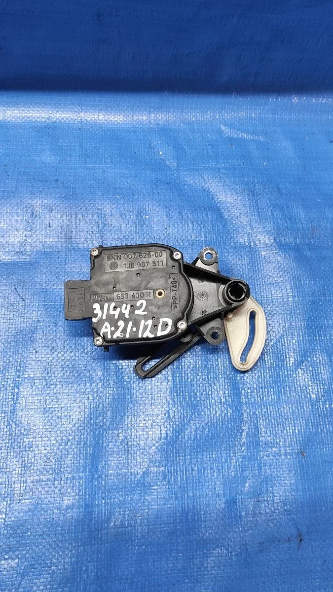 Электропривод заслонки отопителя Volkswagen Passat B5 (1996—2001) б.у