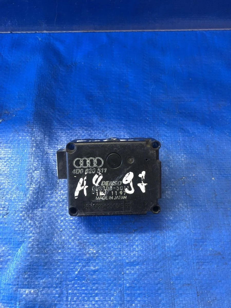 Электропривод заслонки отопителя Audi A8 D2 (1994—1999) б.у