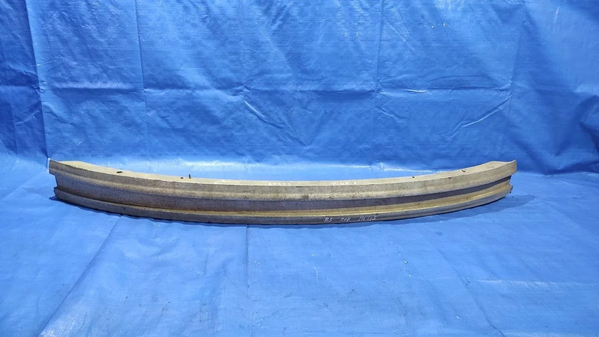 Усилитель переднего бампера Volkswagen Passat B5 (1996—2001) б.у