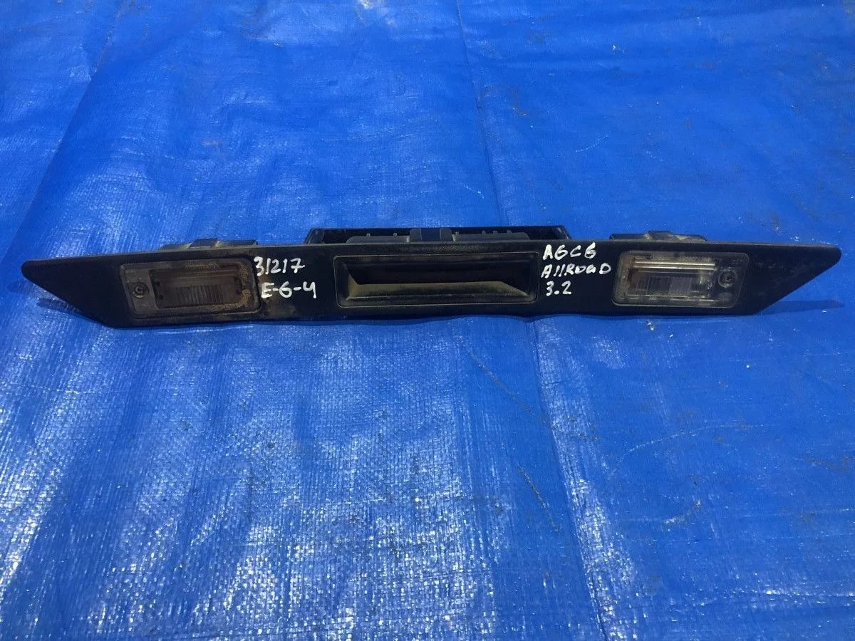 Накладка на крышку багажника (бленда) Audi A6 Allroad Quattro C6 (2006—2008) б.у