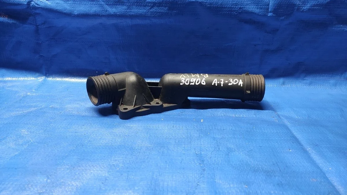 Фланец системы охлаждения BMW 5 серия E39 (1995—2000) б.у