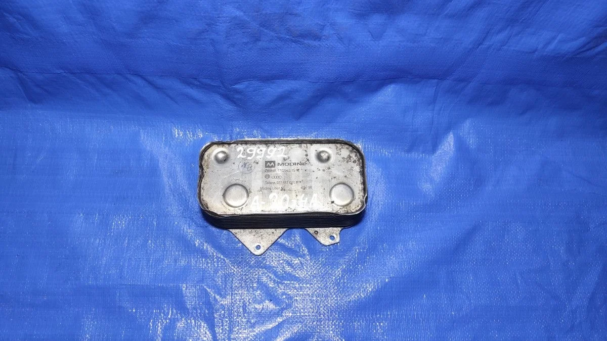 Теплообменник масляного фильтра Audi A8 D2 (1994—1999) б.у