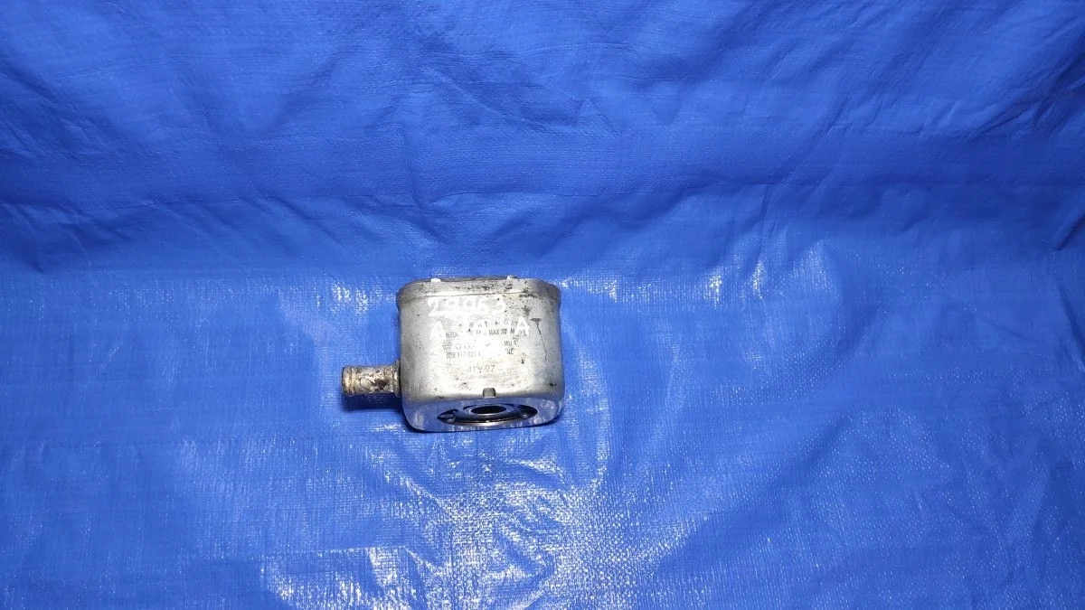 Теплообменник масляного фильтра Audi A6 C5 (1997—2001) б.у