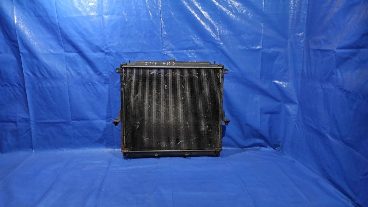 Для Nissan Navara D40 2.5TDi радиатор основной б.у