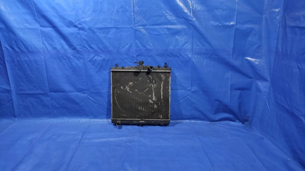 Радиатор охлаждения двигателя Nissan Micra K12 (2002—2010) б.у