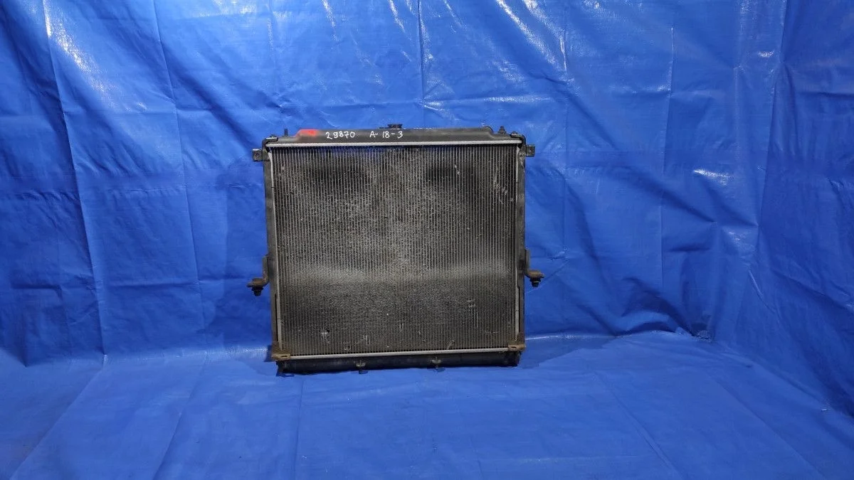 Для Nissan Navara D40 2.5TDi радиатор основной б.у