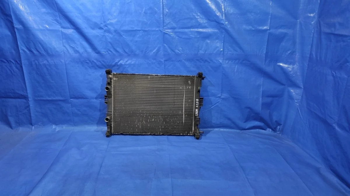 Радиатор охлаждения двигателя Renault Scenic II (2003—2006) б.у