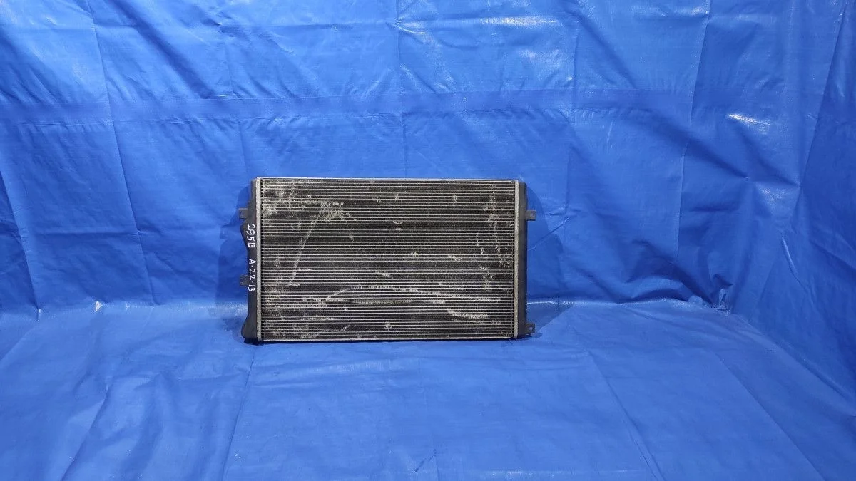 Радиатор охлаждения двигателя Volkswagen Touran I (2003—2006) б.у