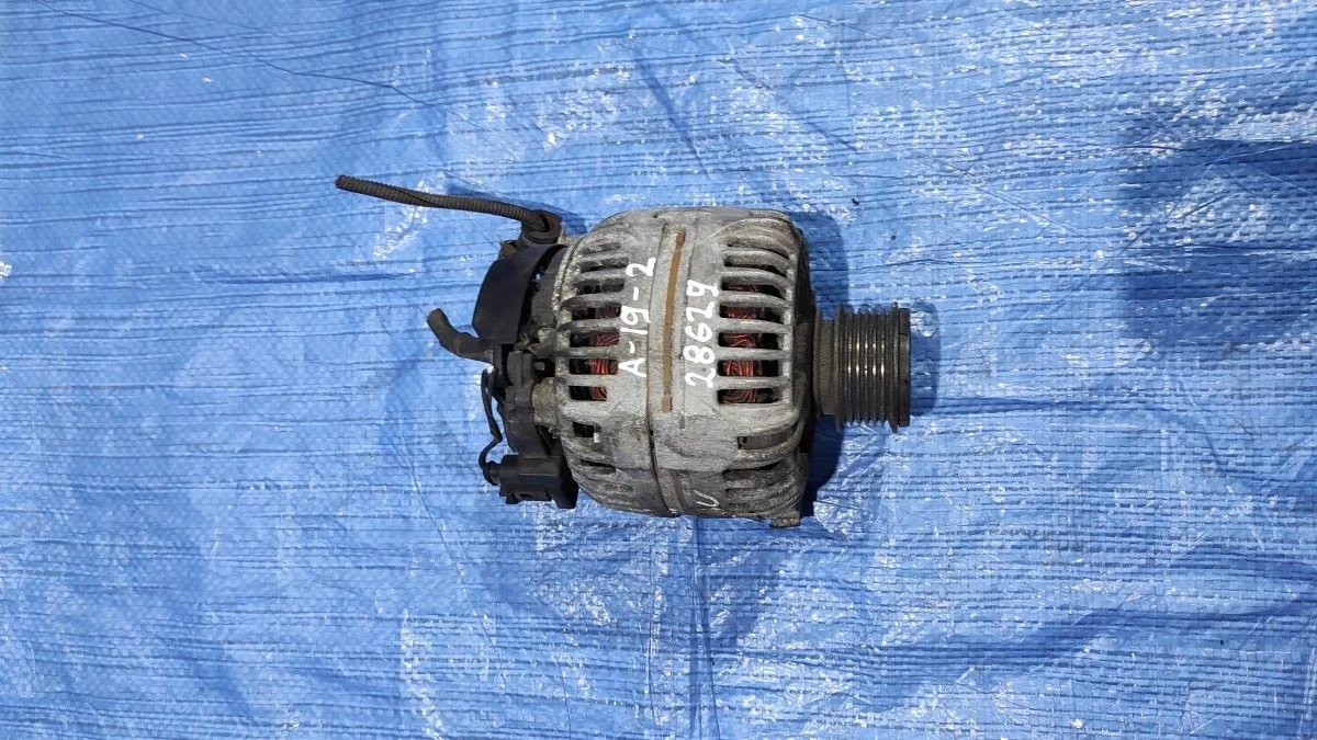 Генератор Volkswagen Passat B6 (2005—2010) б.у