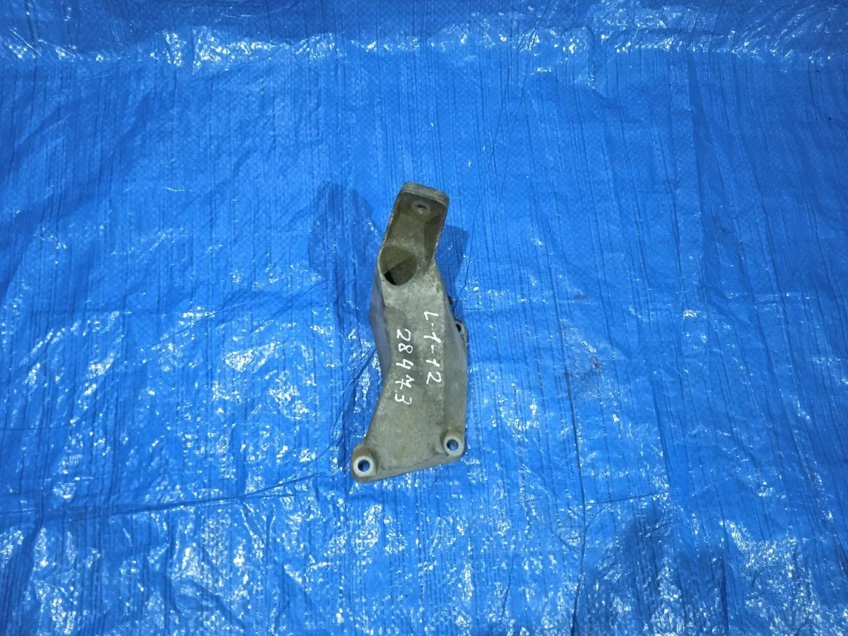 Кронштейн опоры двигателя Audi A4 B5 (1994—1999) б.у